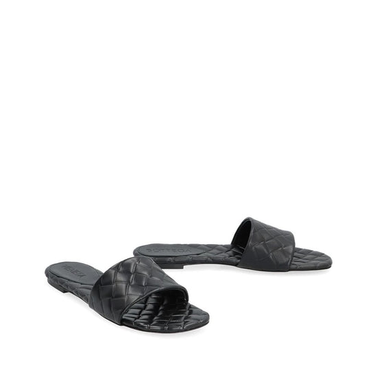 Bottega Veneta Black Lamb Leather Mules (Ref. BO8990326194388) - Side view