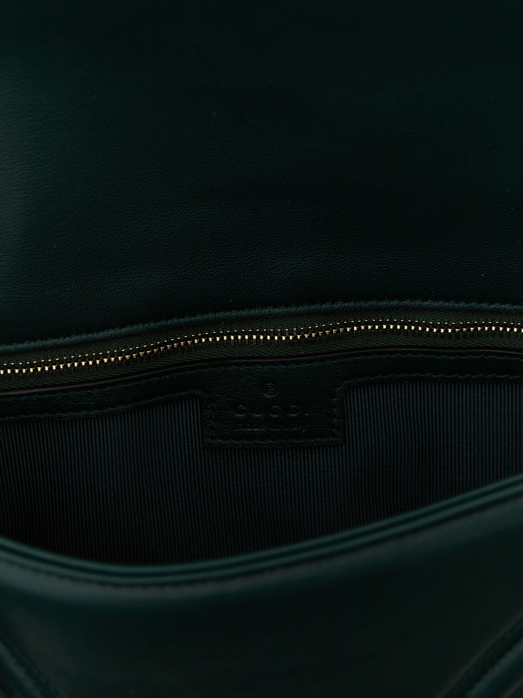 Gucci Bicolor Lamb Leather Shoulder Bag (Ref. GU327525BM) - Close-up view